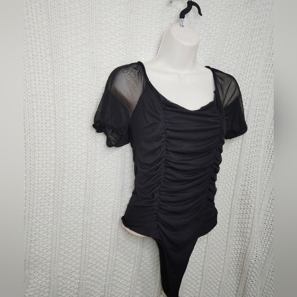 Liz&Sara NWOT sheer sleeve bodysuit - Picture 3 of 5